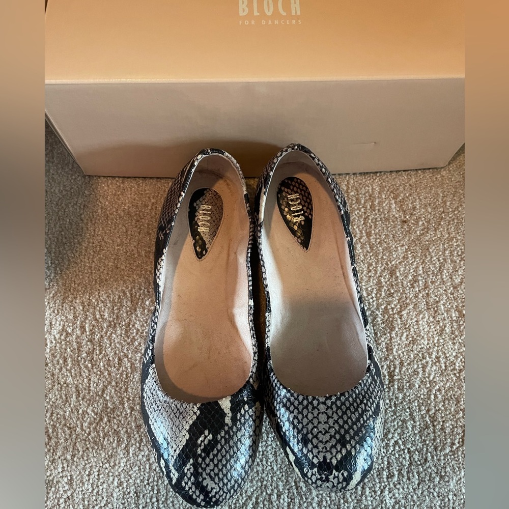 Bloch Italian leather snakeskin ballet flats
